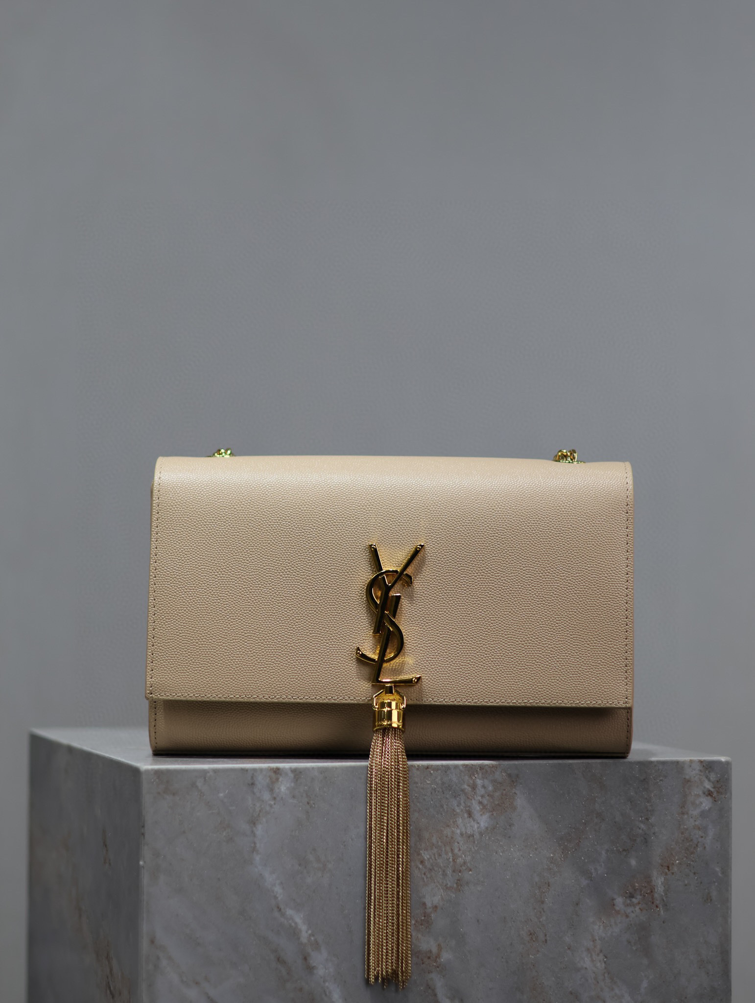 Borsa con frange Yves Saint Laurent Dimensioni: 24*14,5*5 cm