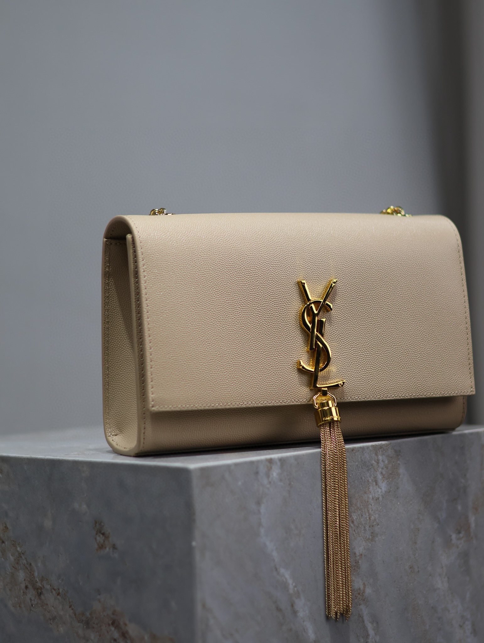 Borsa con frange Yves Saint Laurent Dimensioni: 24*14,5*5 cm