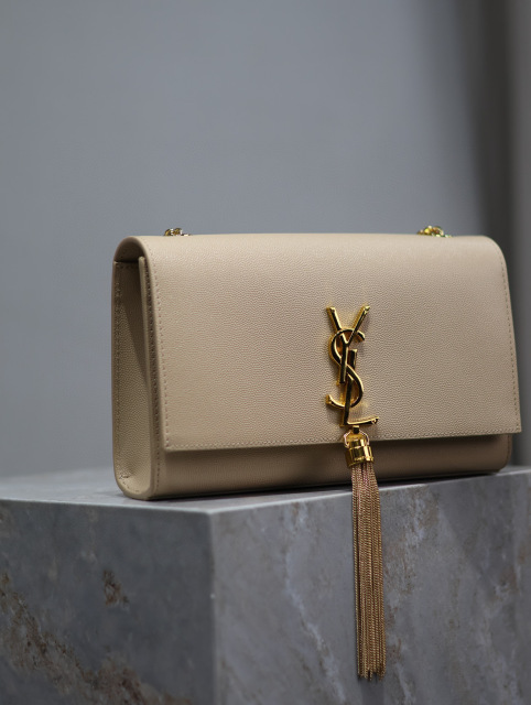 Borsa con frange Yves Saint Laurent Dimensioni: 24*14,5*5 cm