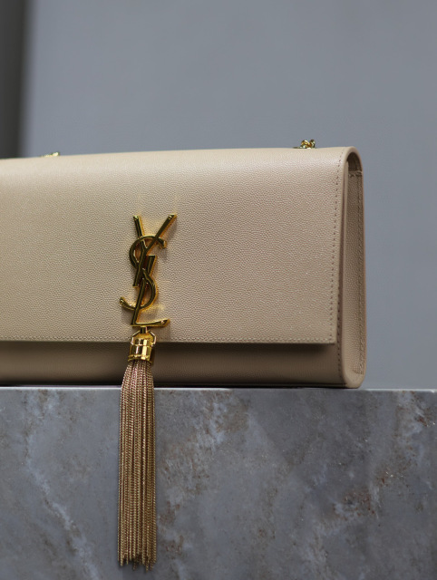 Borsa con frange Yves Saint Laurent Dimensioni: 24*14,5*5 cm