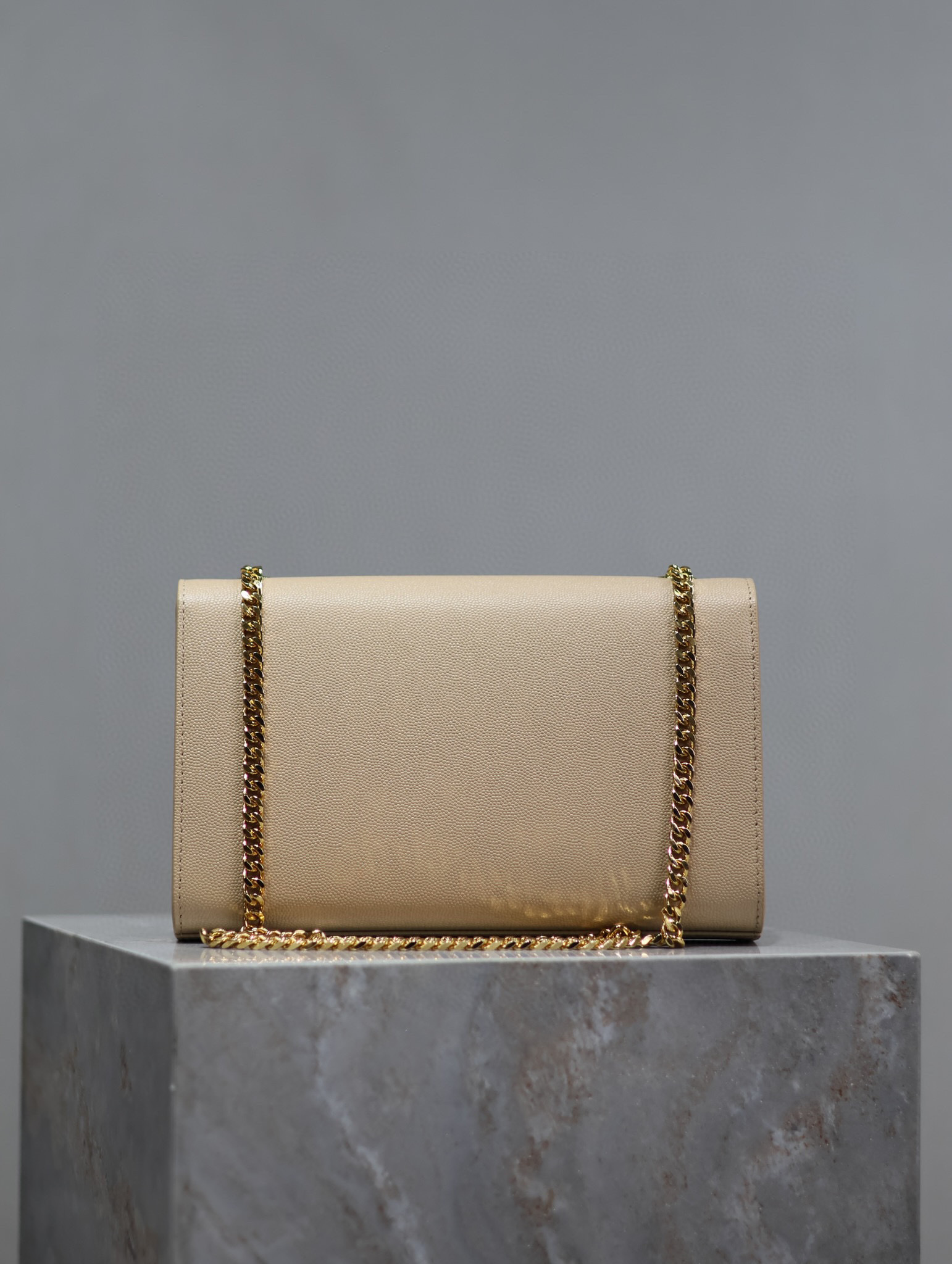 Borsa con frange Yves Saint Laurent Dimensioni: 24*14,5*5 cm