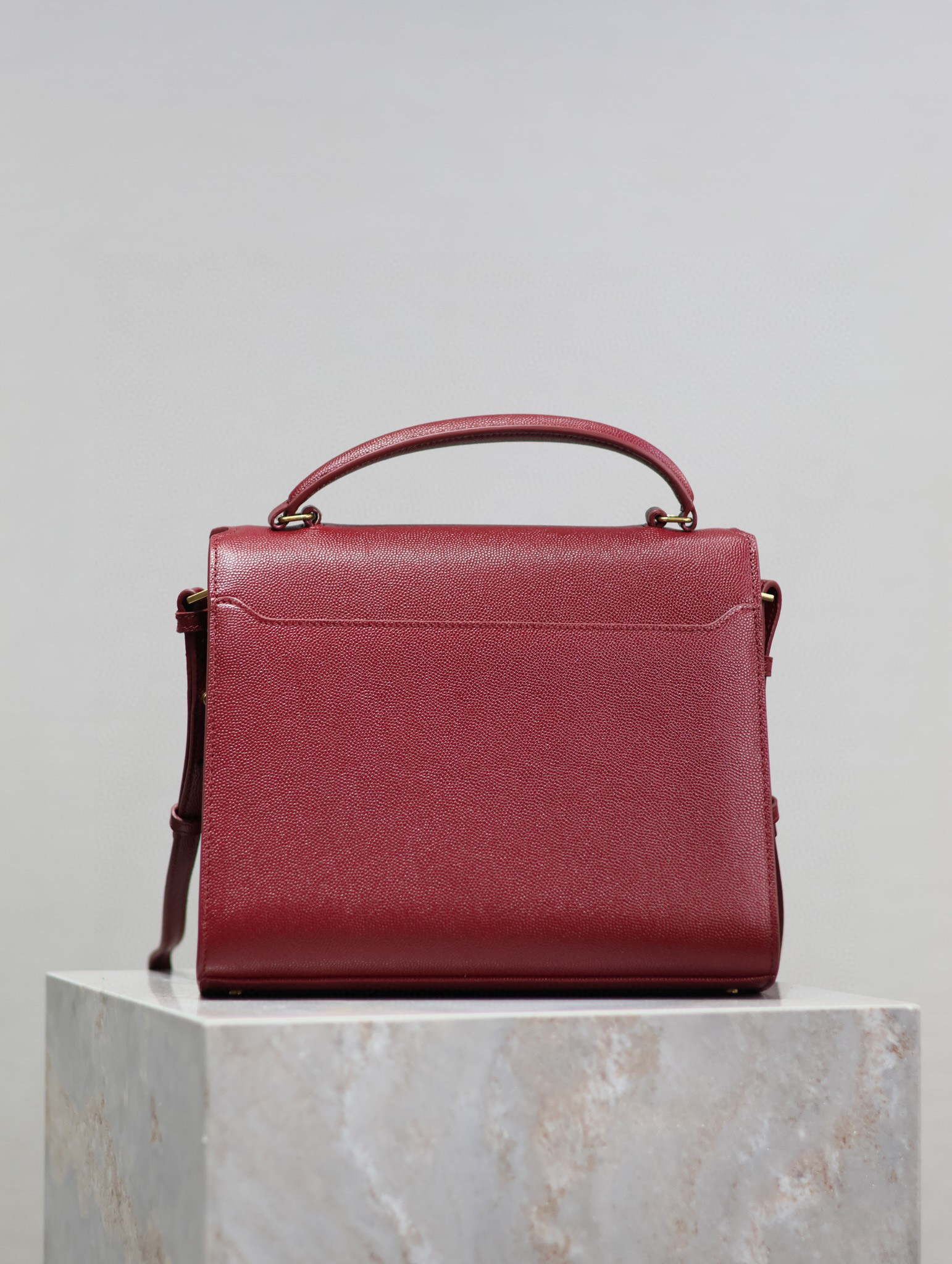 Yves Saint Laurent Cassndra bag  Size：24.5*20*11.5cm
