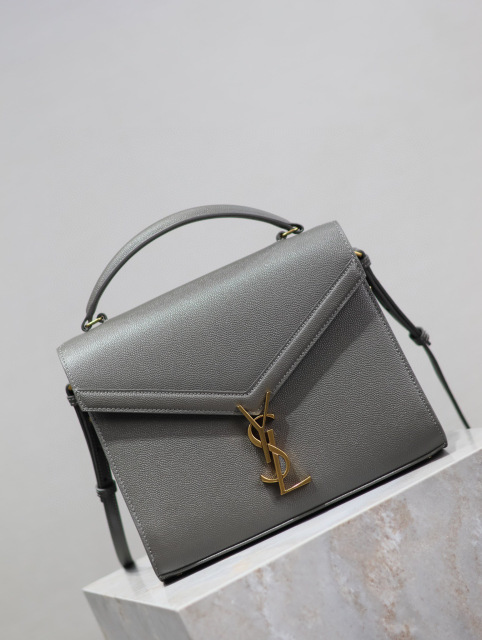 Borsa Cassndra Yves Saint Laurent Dimensioni: 24,5*20*11,5 cm