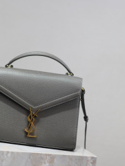 Borsa Cassndra Yves Saint Laurent Dimensioni: 24,5*20*11,5 cm