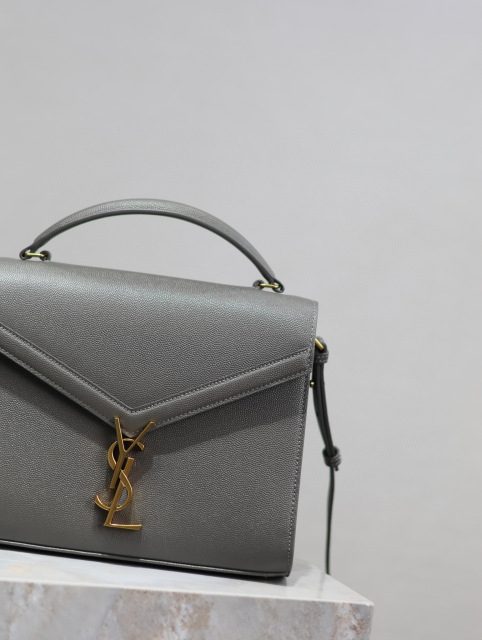 Borsa Cassndra Yves Saint Laurent Dimensioni: 24,5*20*11,5 cm