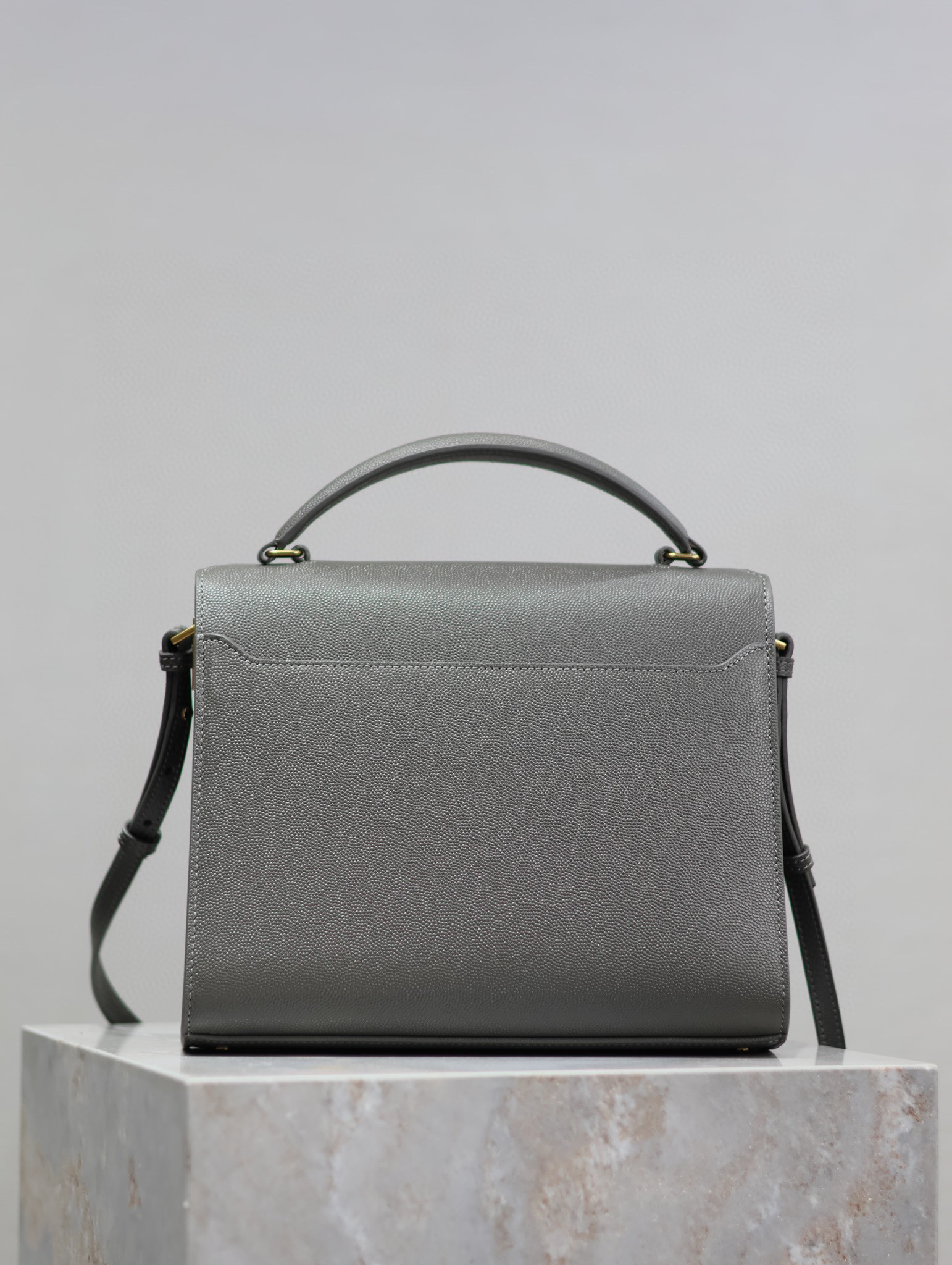 Borsa Cassndra Yves Saint Laurent Dimensioni: 24,5*20*11,5 cm