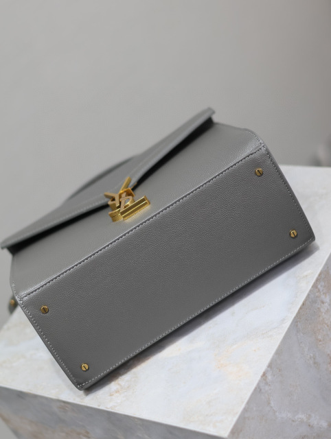 Borsa Cassndra Yves Saint Laurent Dimensioni: 24,5*20*11,5 cm