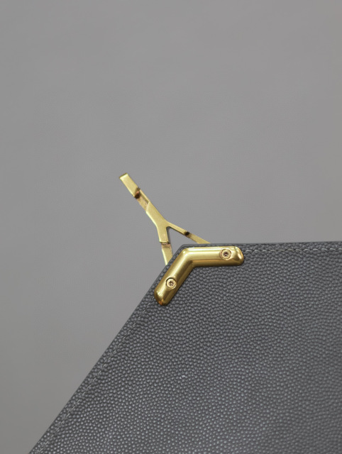 Borsa Cassndra Yves Saint Laurent Dimensioni: 24,5*20*11,5 cm
