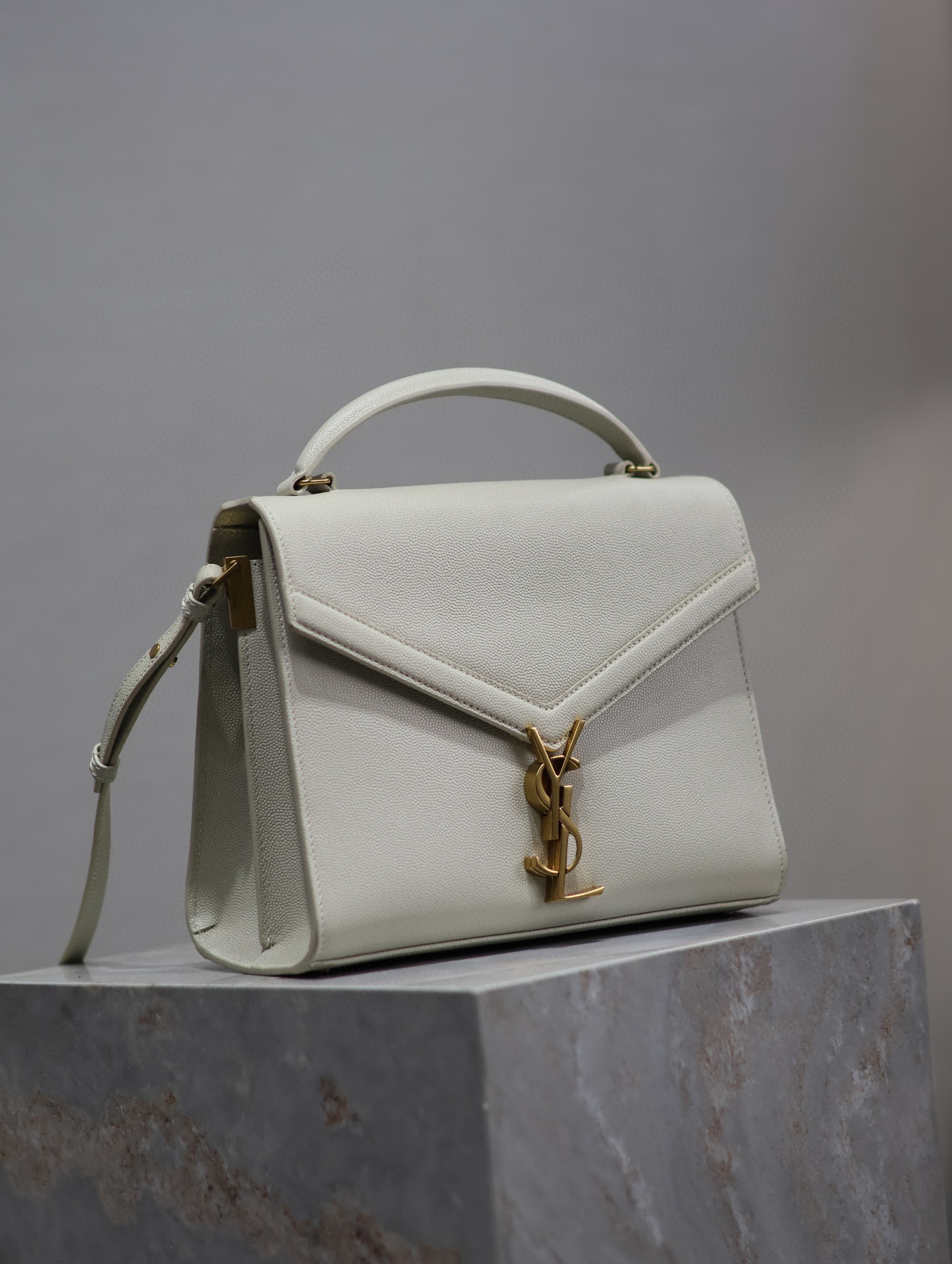 Borsa Cassndra Yves Saint Laurent Dimensioni: 24,5*20*11,5 cm
