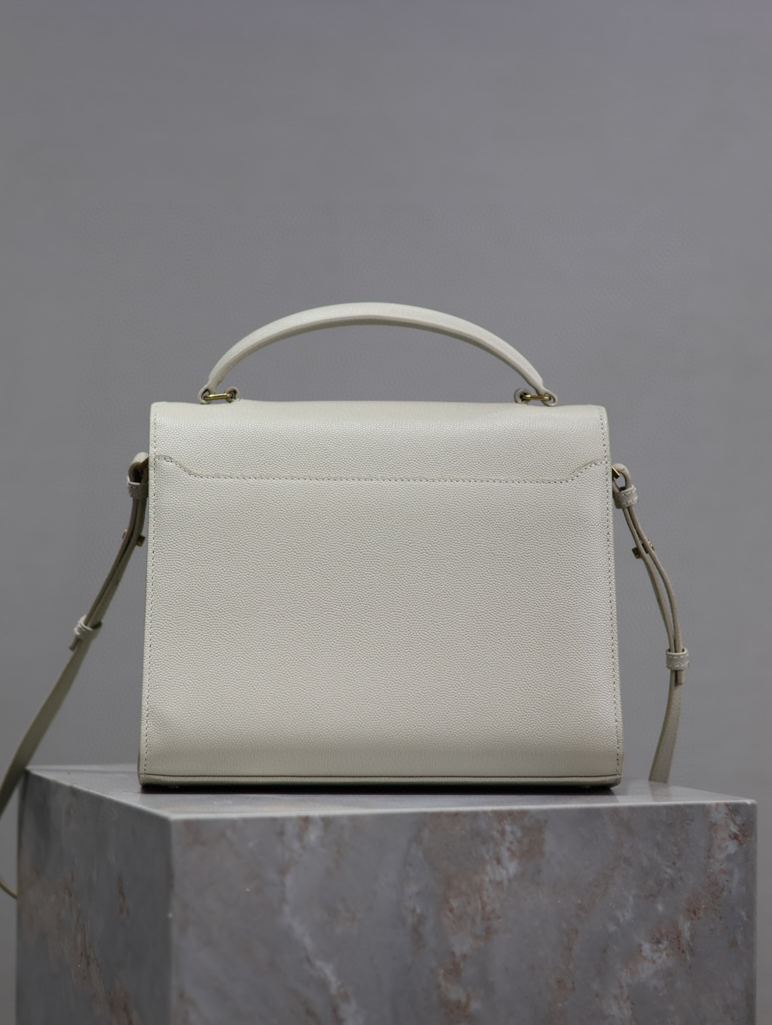Borsa Cassndra Yves Saint Laurent Dimensioni: 24,5*20*11,5 cm