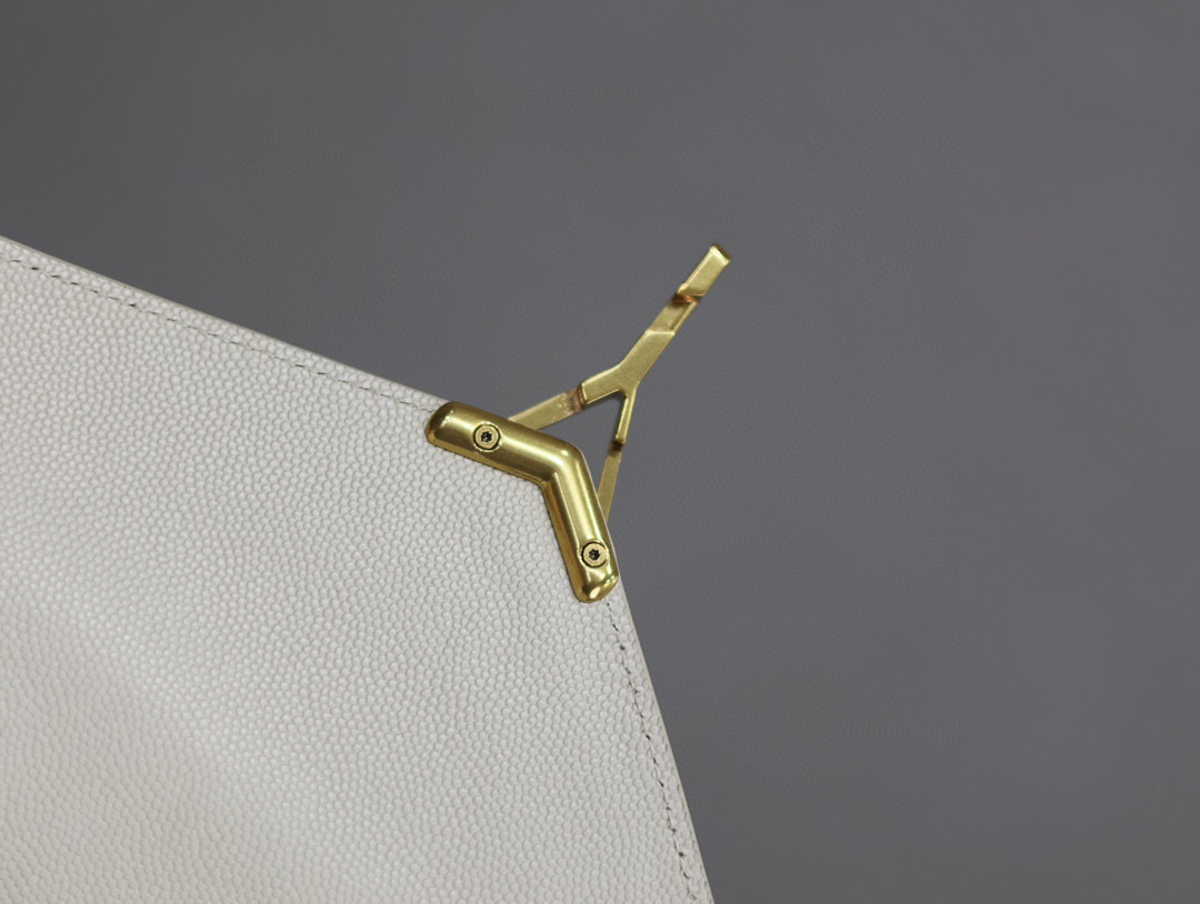 Borsa Cassndra Yves Saint Laurent Dimensioni: 24,5*20*11,5 cm
