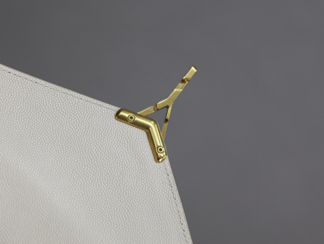Borsa Cassndra Yves Saint Laurent Dimensioni: 24,5*20*11,5 cm