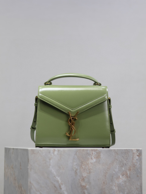 Yves Saint Laurent Cassndra Tasche Größe: 20 * 16 * 7,5 cm