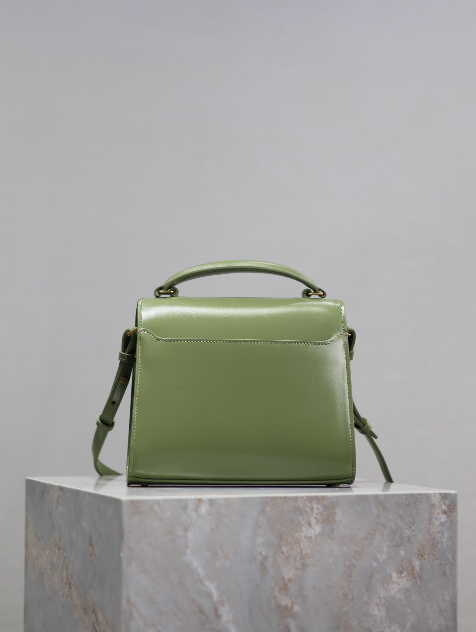 Yves Saint Laurent Cassndra Tasche Größe: 20 * 16 * 7,5 cm