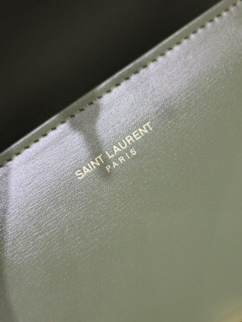 Yves Saint Laurent Cassndra Tasche Größe: 20 * 16 * 7,5 cm