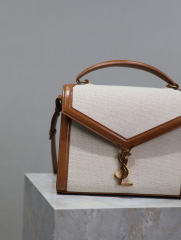 Beg Yves Saint Laurent Cassndra Saiz：20*16*7.5cm