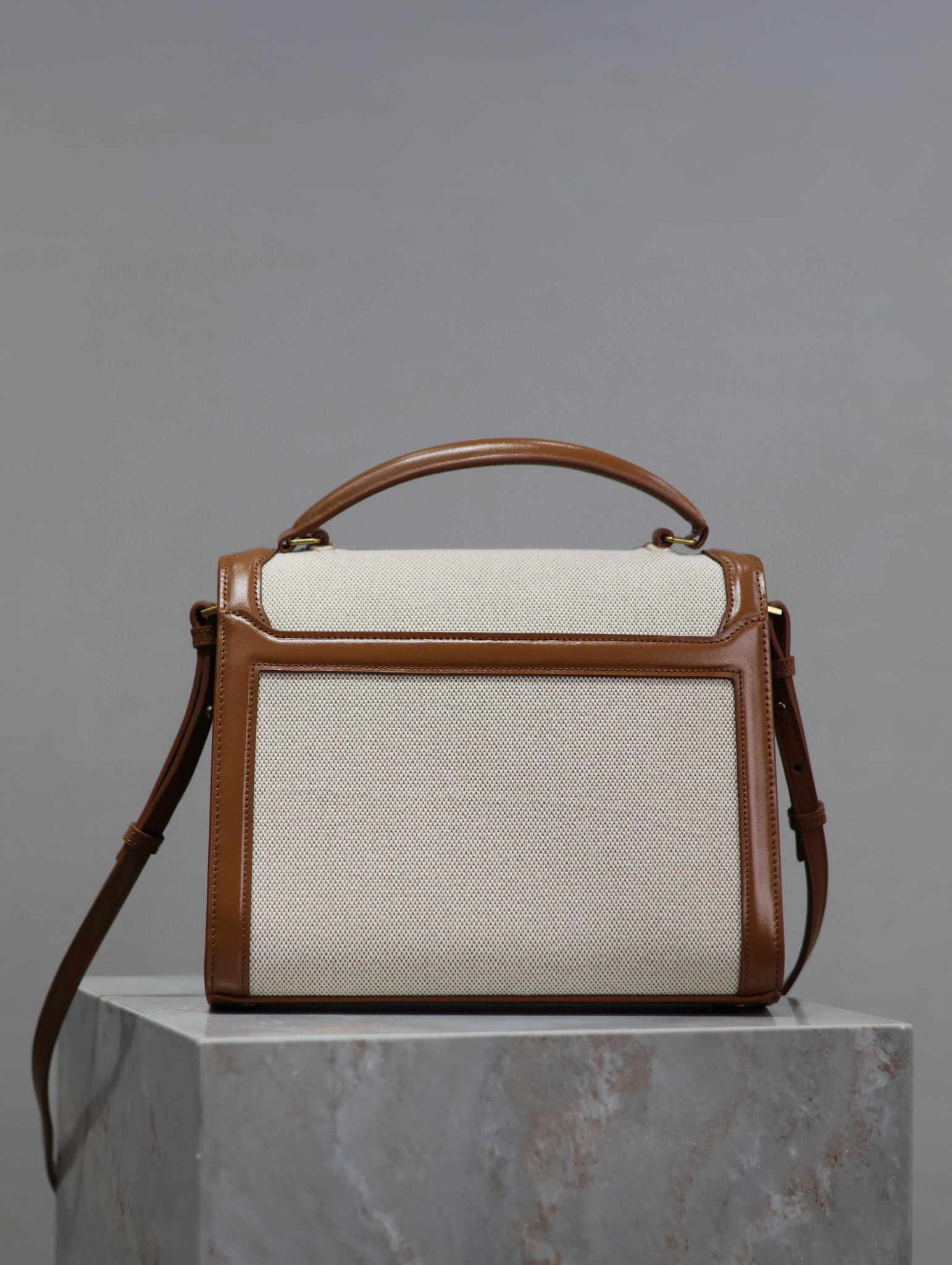 Beg Yves Saint Laurent Cassndra Saiz：20*16*7.5cm