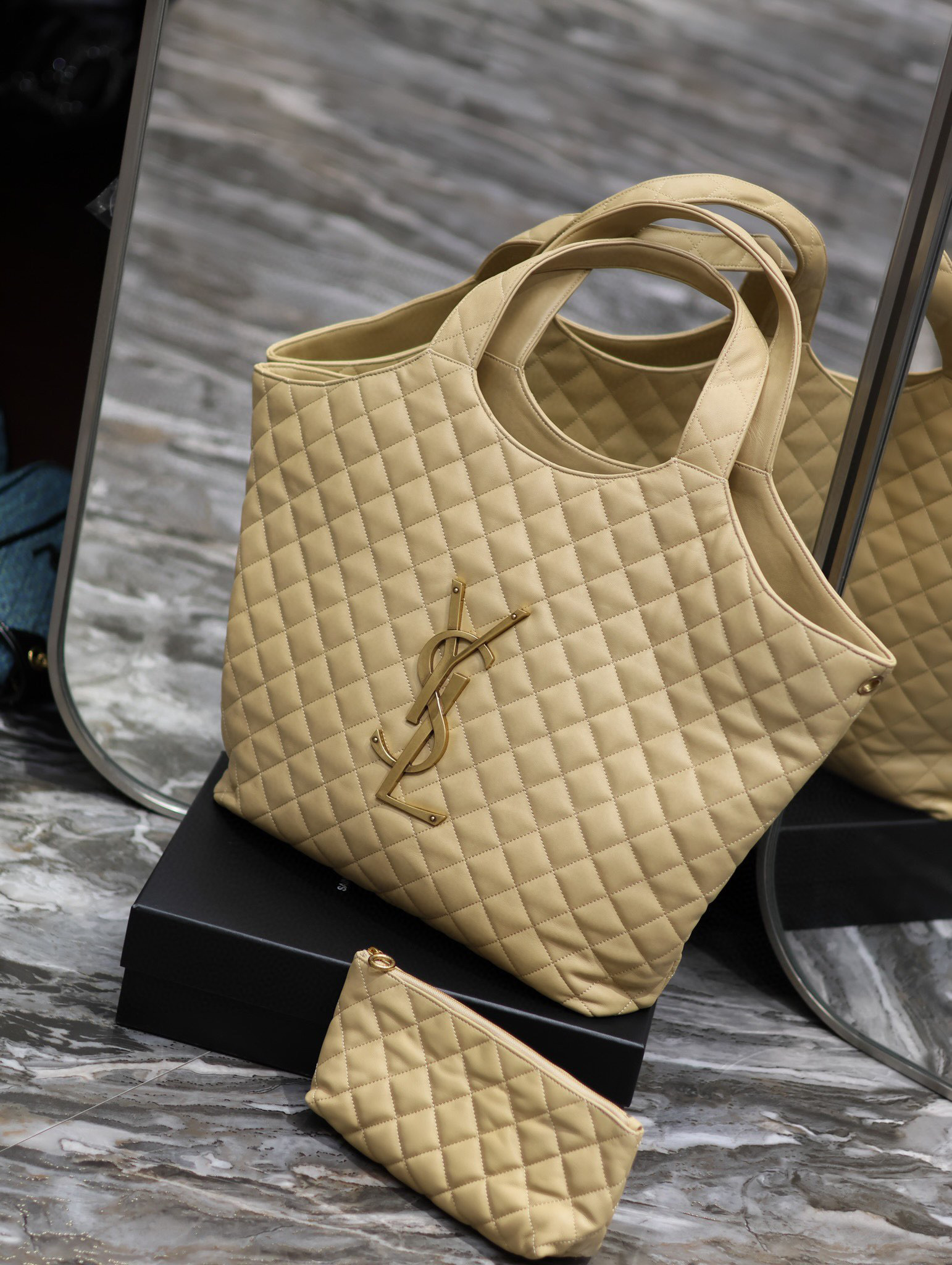 Yves Saint Laurent Einkaufstasche Größe: 47*61*8cm