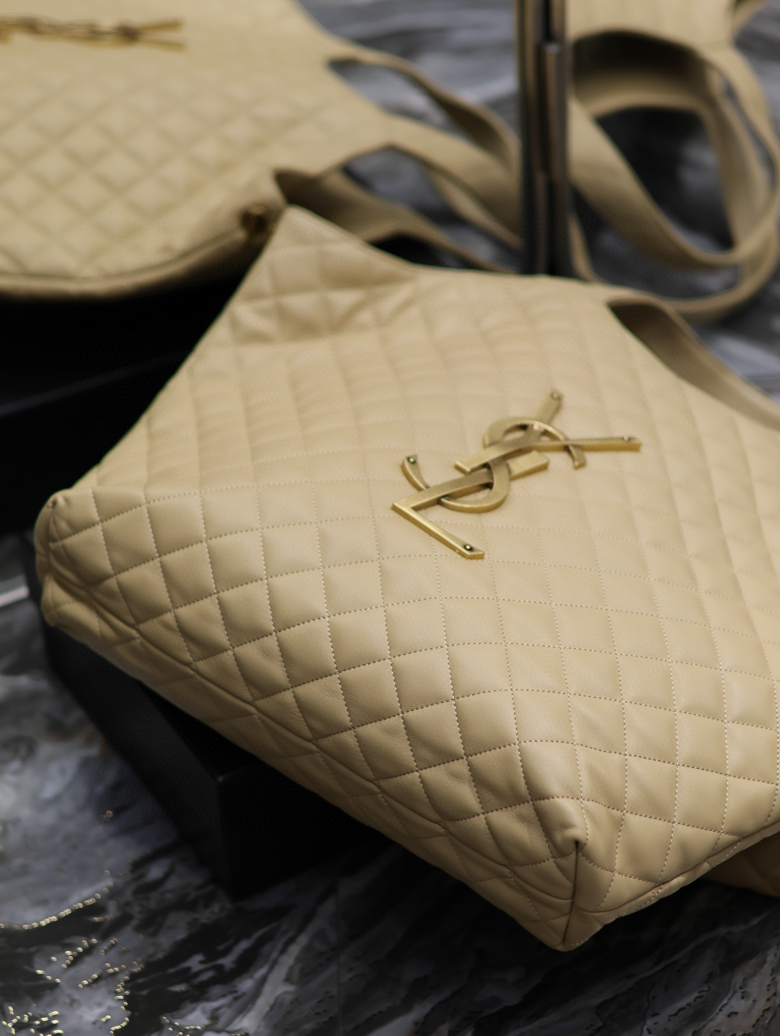 Yves Saint Laurent Einkaufstasche Größe: 47*61*8cm