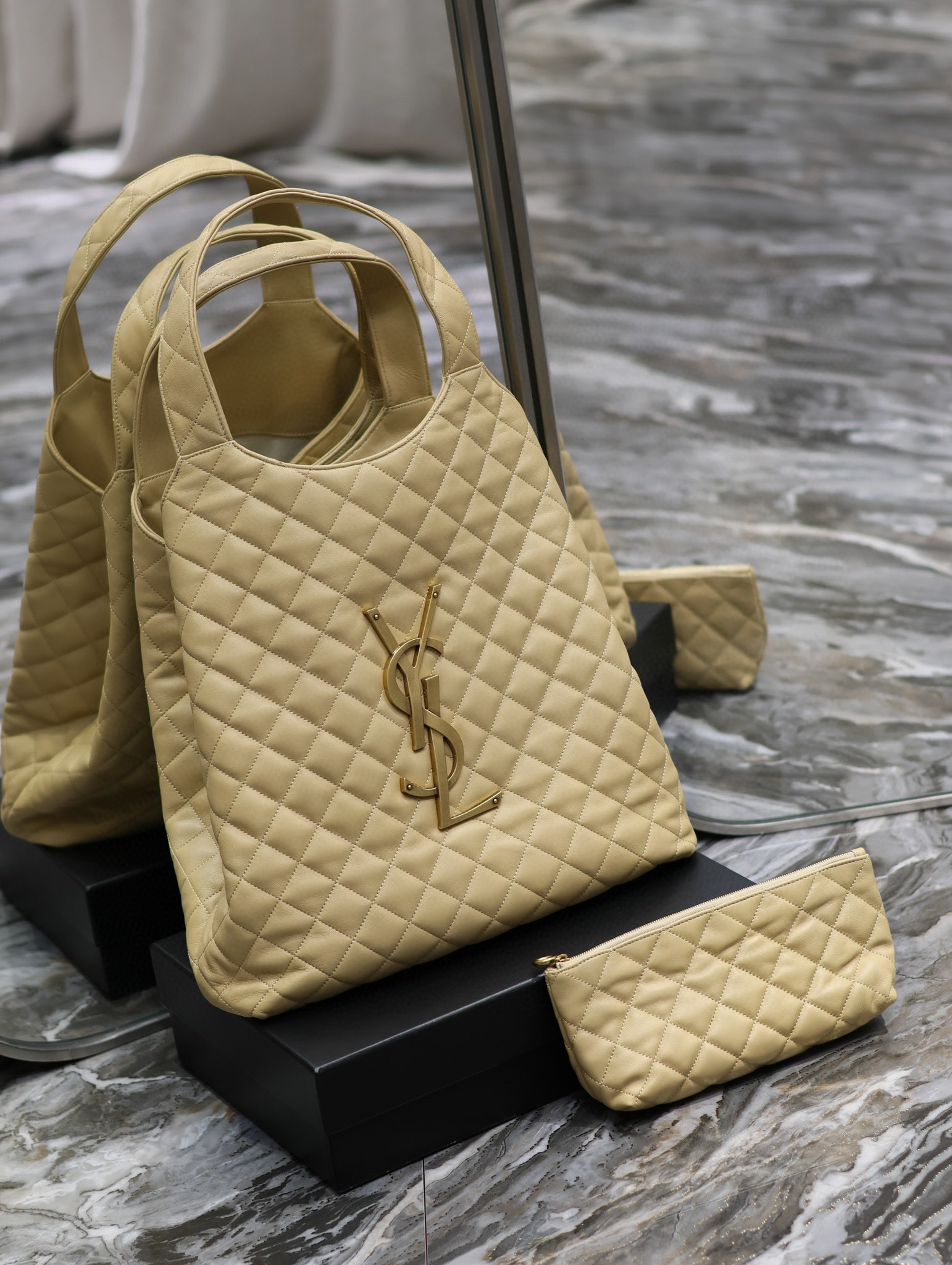 Yves Saint Laurent Einkaufstasche Größe: 47*61*8cm