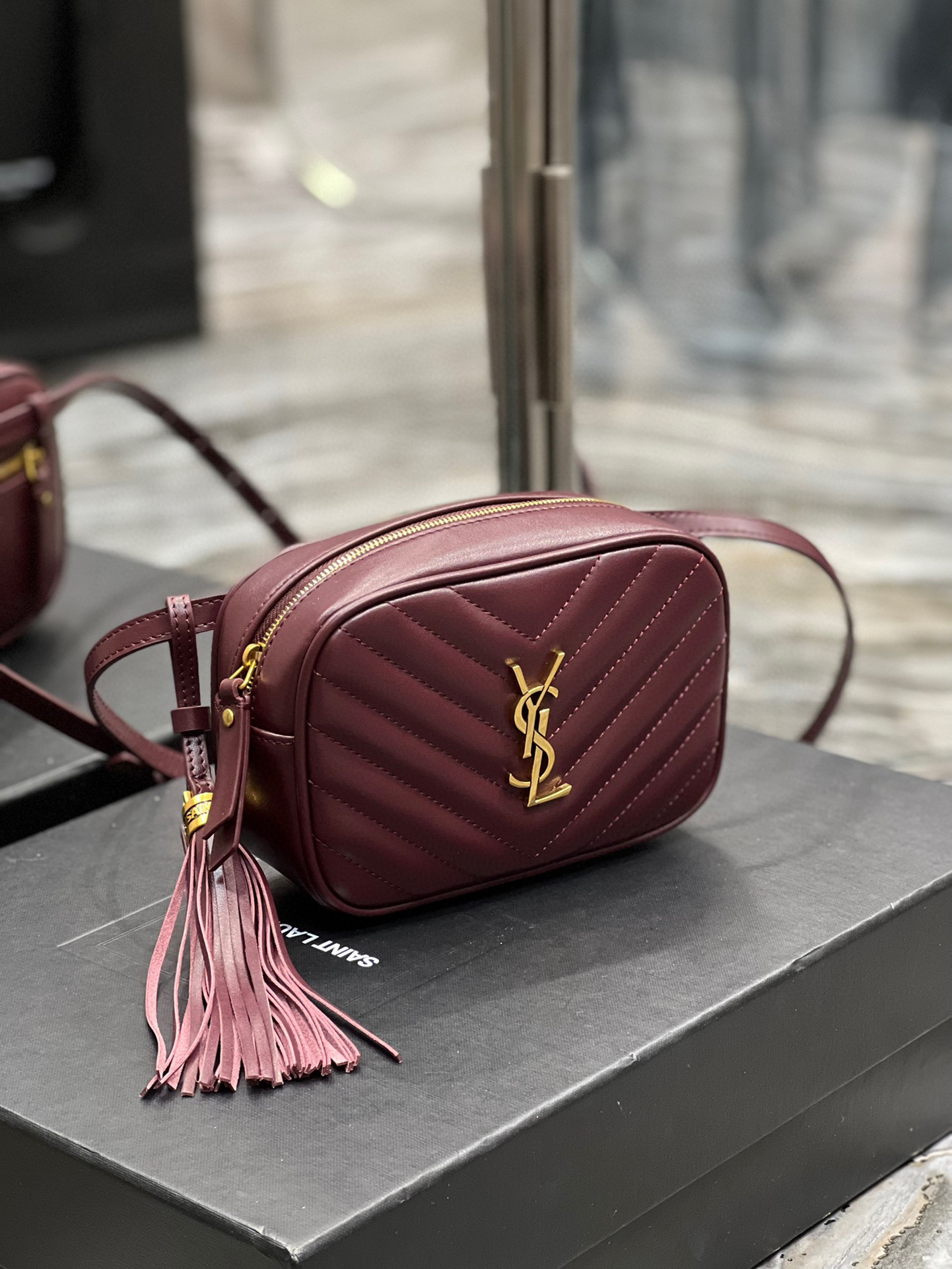 Yves Saint Laurent Neue Handtasche Größe: 15,5 x 10,5 x 5,5 cm