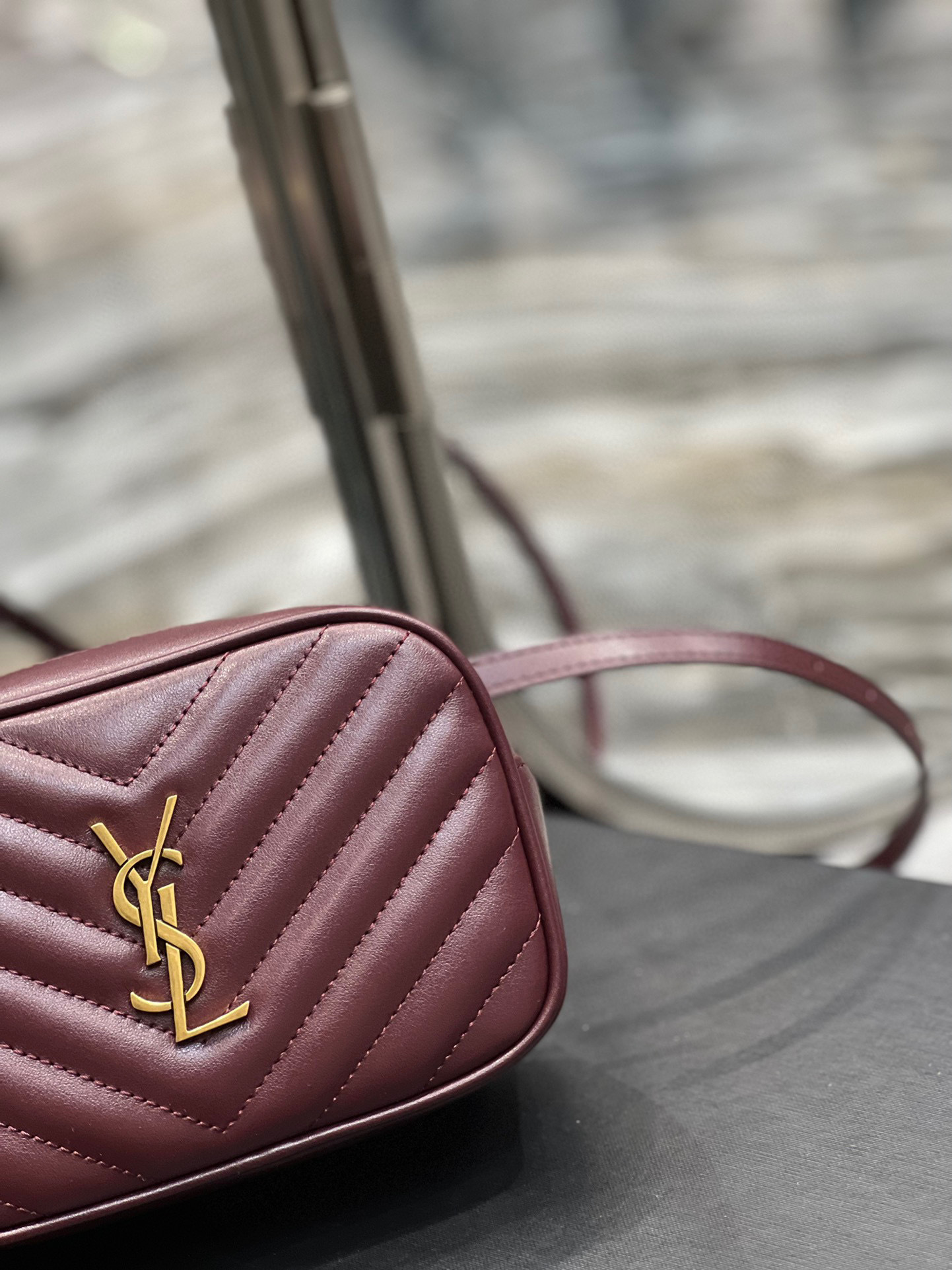 Yves Saint Laurent Neue Handtasche Größe: 15,5 x 10,5 x 5,5 cm