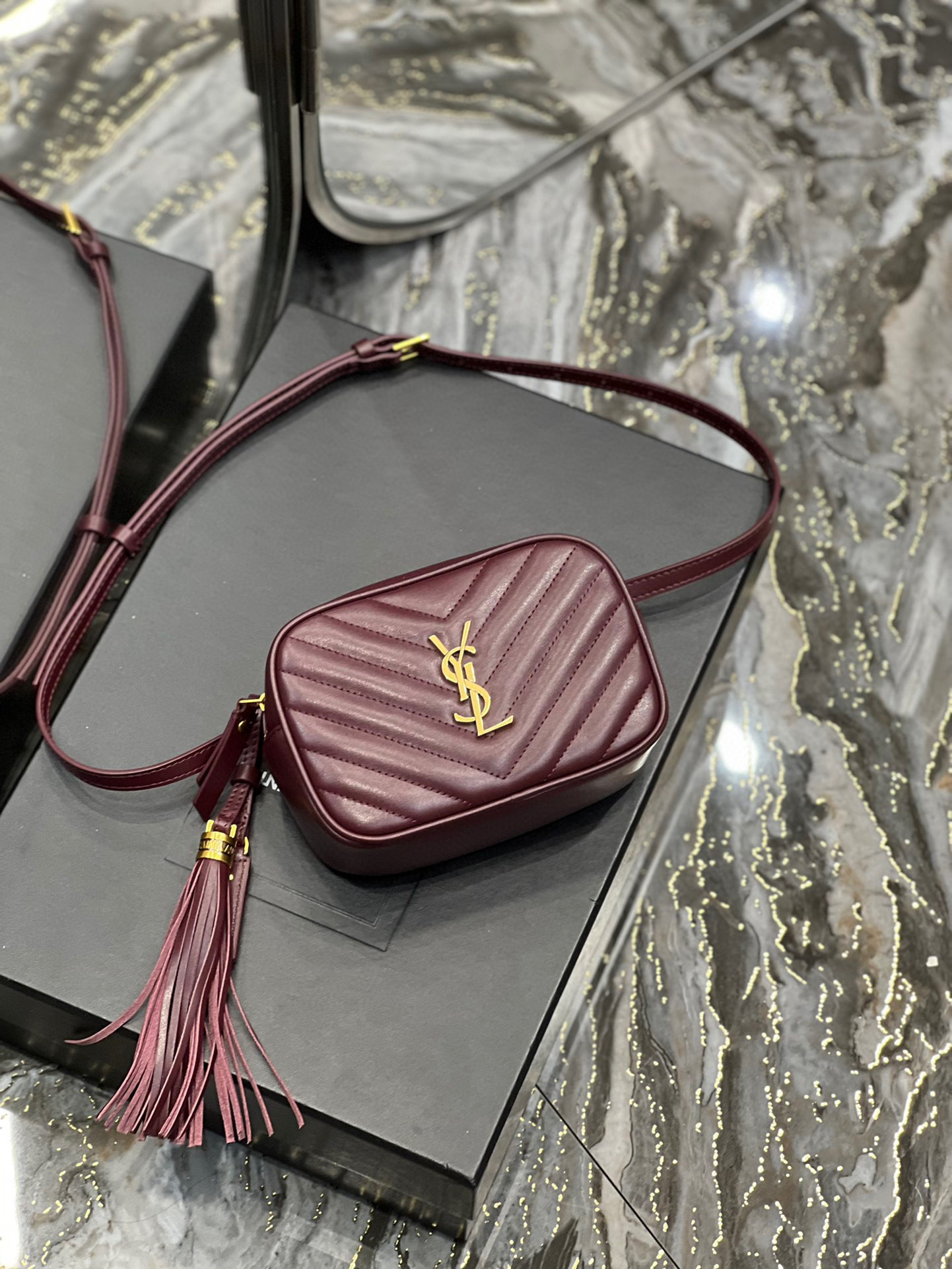Yves Saint Laurent Neue Handtasche Größe: 15,5 x 10,5 x 5,5 cm