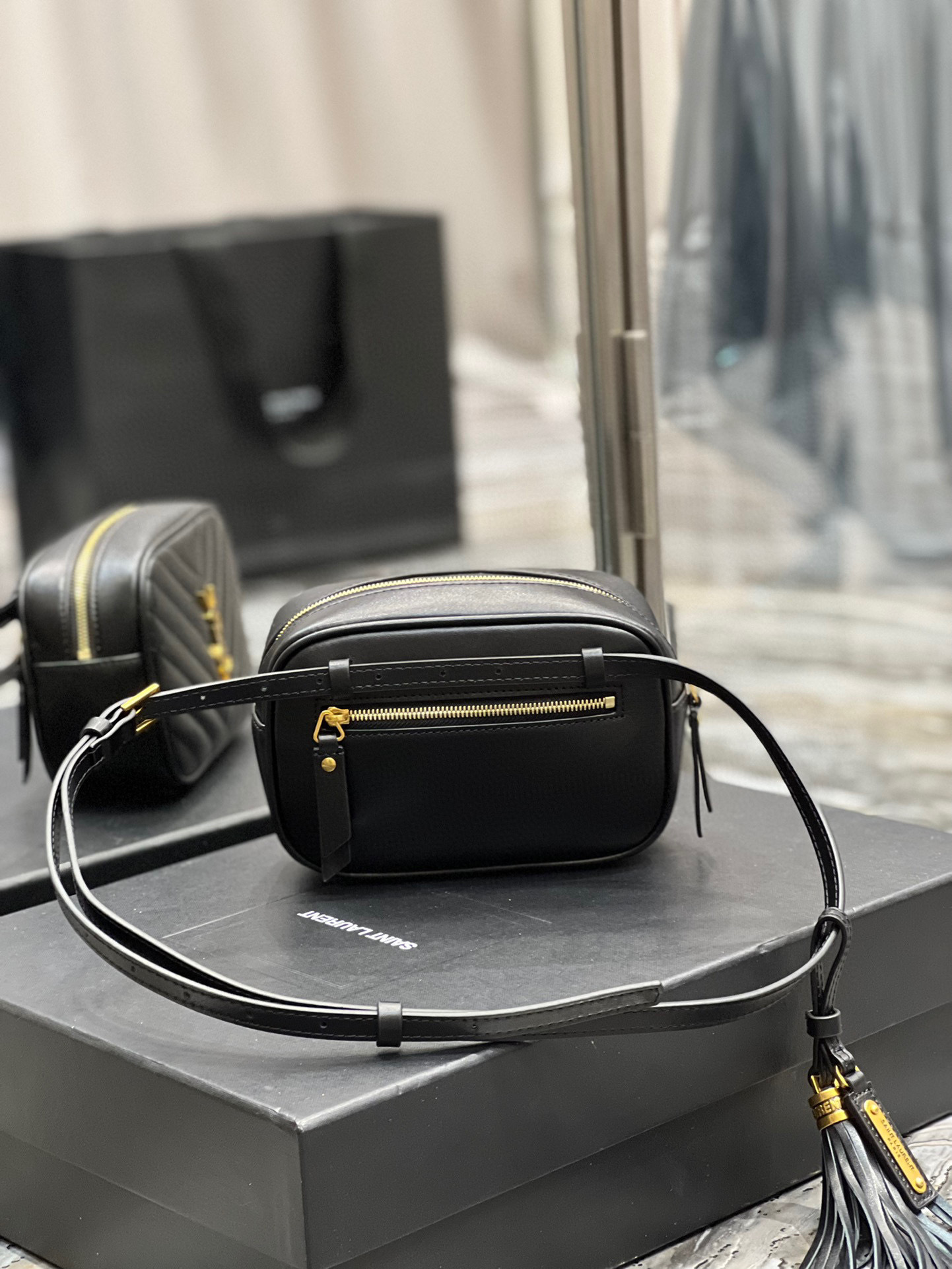 Yves Saint Laurent Beg poket baharu Saiz：15.5*10.5*5.5sm
