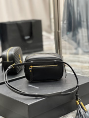 Yves Saint Laurent Beg poket baharu Saiz：15.5*10.5*5.5sm