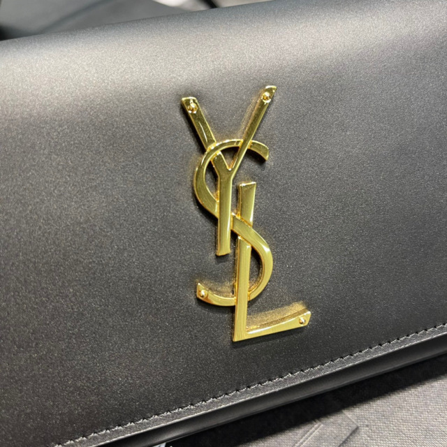 Yves Saint Laurent Borsa tascabile regolabile in vita Dimensioni: 18*12*4,5 cm