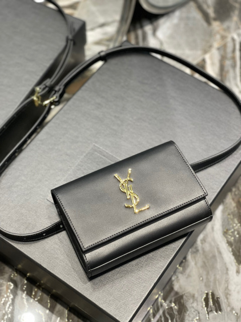 Yves Saint Laurent Borsa tascabile regolabile in vita Dimensioni: 18*12*4,5 cm