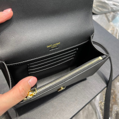 Yves Saint Laurent Borsa tascabile regolabile in vita Dimensioni: 18*12*4,5 cm