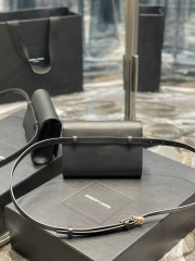Yves Saint Laurent Borsa tascabile regolabile in vita Dimensioni: 18*12*4,5 cm