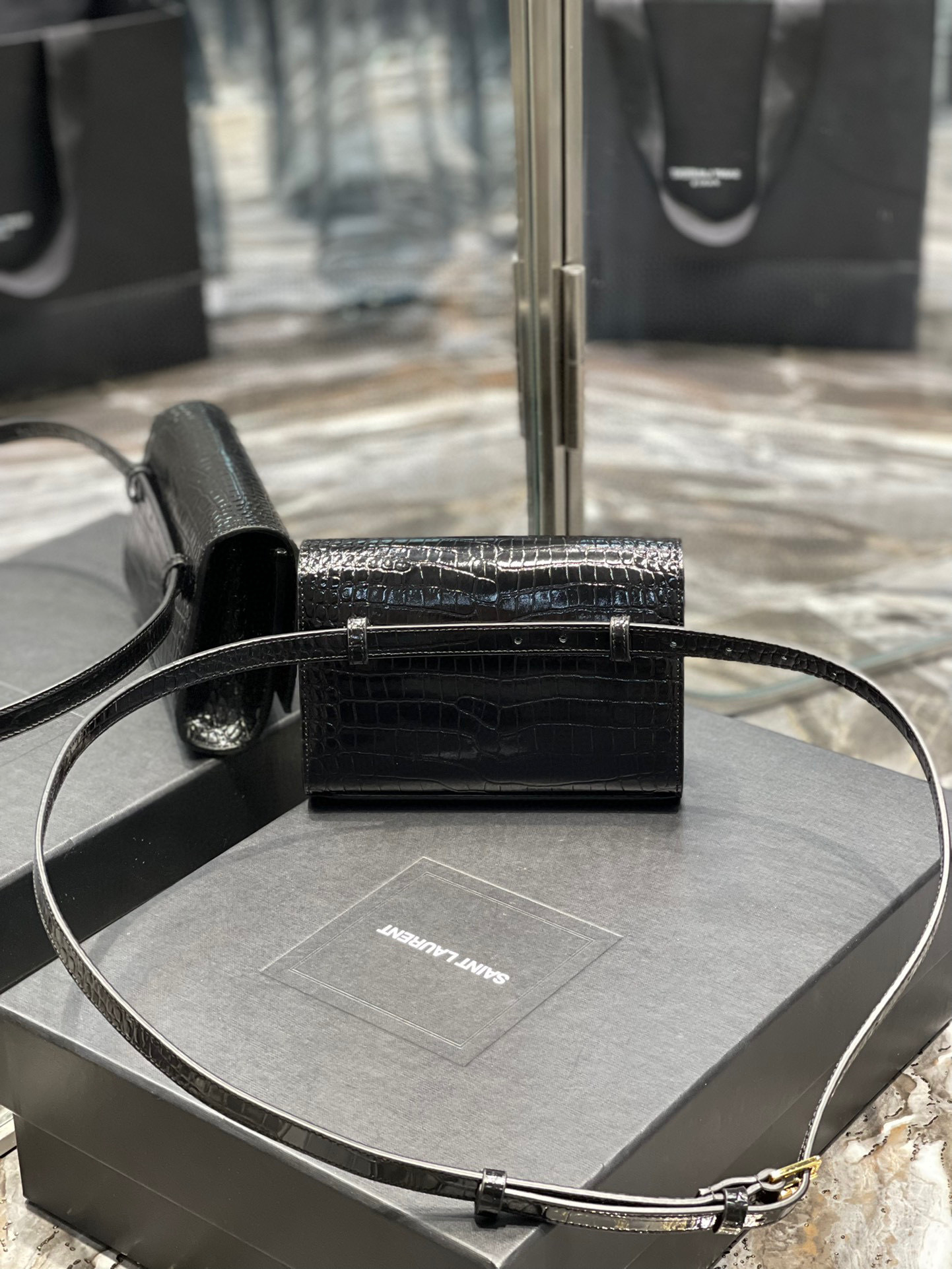 Yves Saint Laurent Beg poket pinggang boleh laras Saiz：18*12*4.5cm