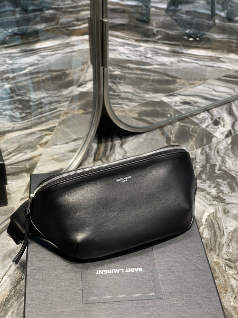 Yves Saint Laurent Brusttasche Größe: 26 * 12,5 * 7,5 cm