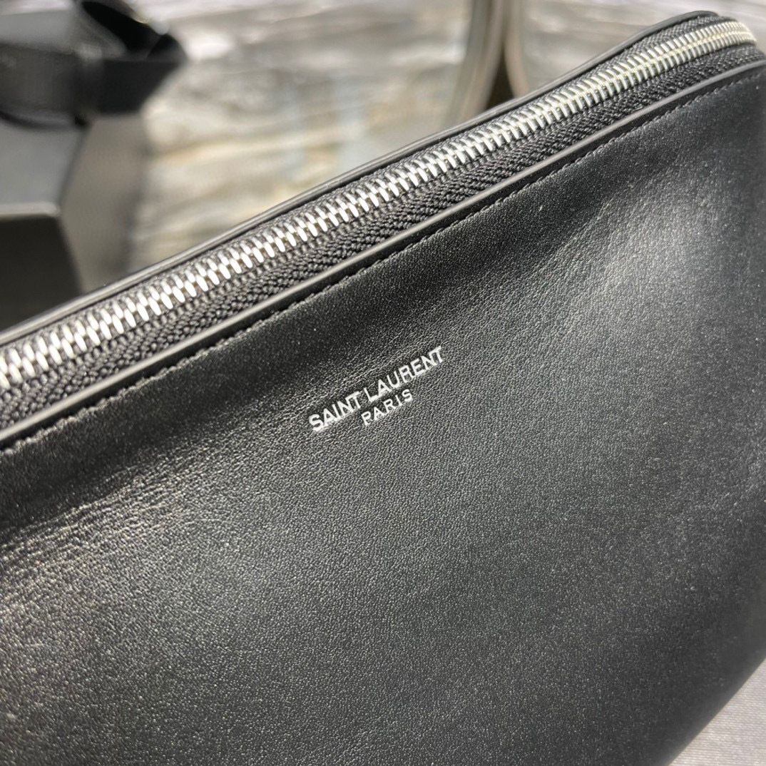 Yves Saint Laurent Brusttasche Größe: 26 * 12,5 * 7,5 cm