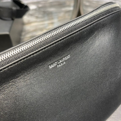 Yves Saint Laurent Brusttasche Größe: 26 * 12,5 * 7,5 cm