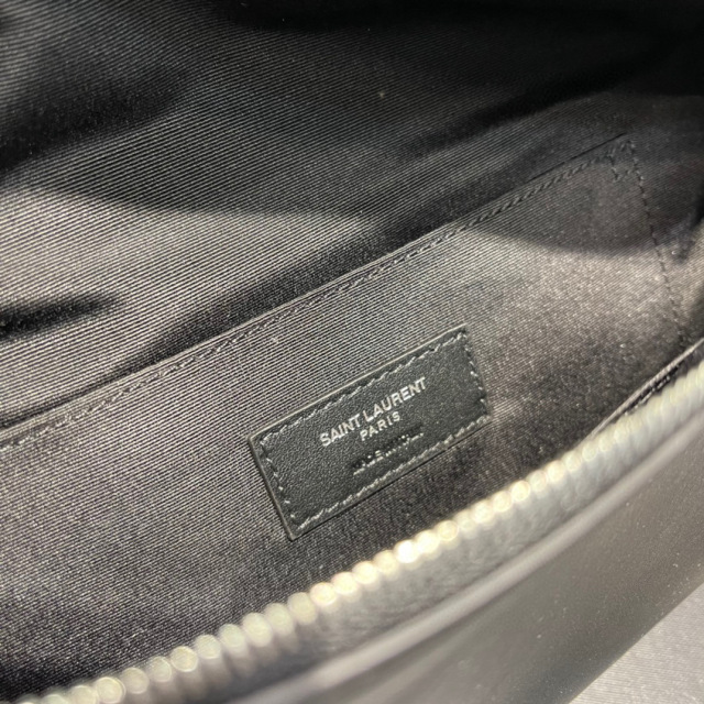 Yves Saint Laurent Brusttasche Größe: 26 * 12,5 * 7,5 cm