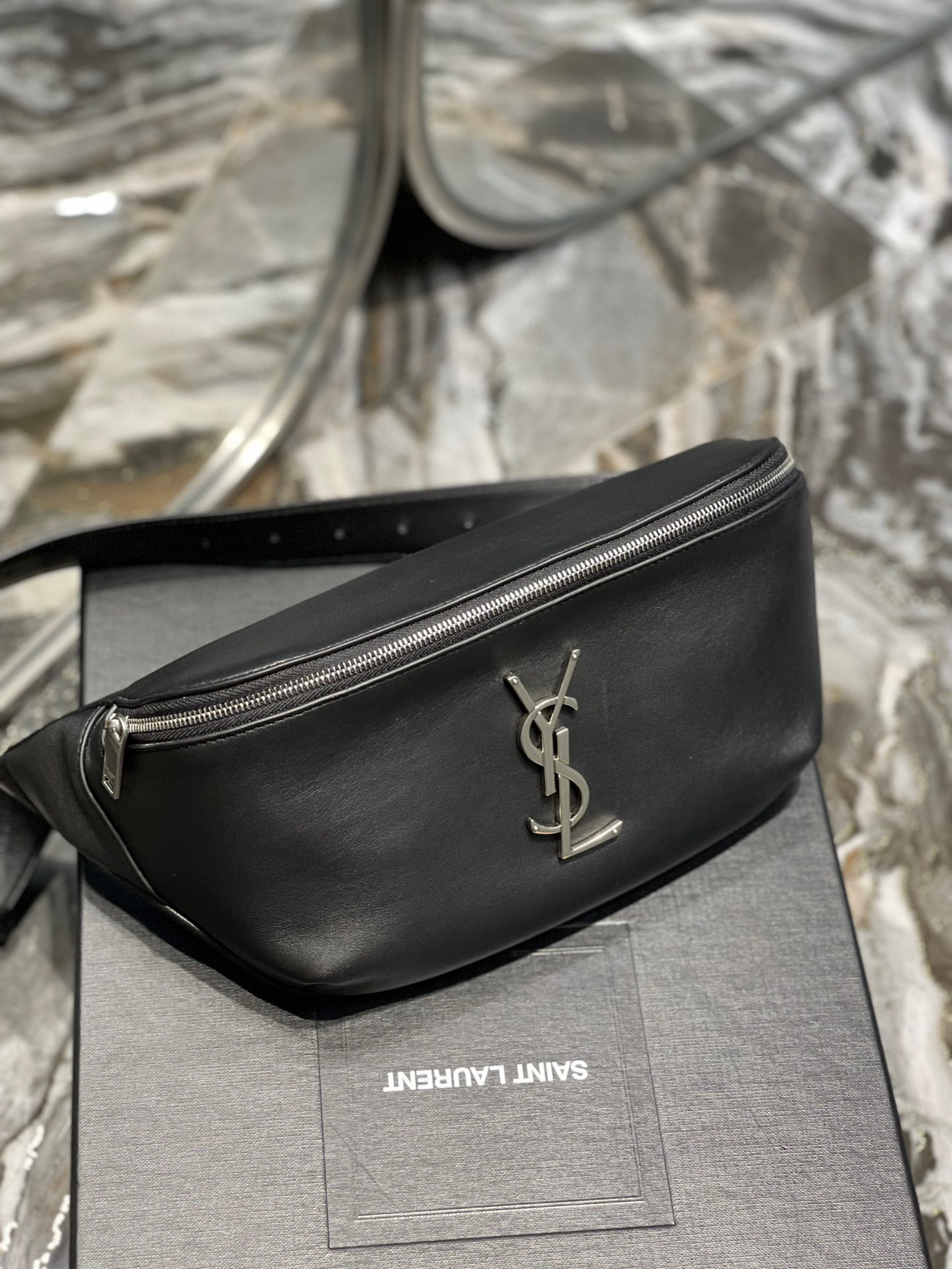 Borsa a tracolla Yves Saint Laurent Dimensioni: 26*12,5*7,5 cm