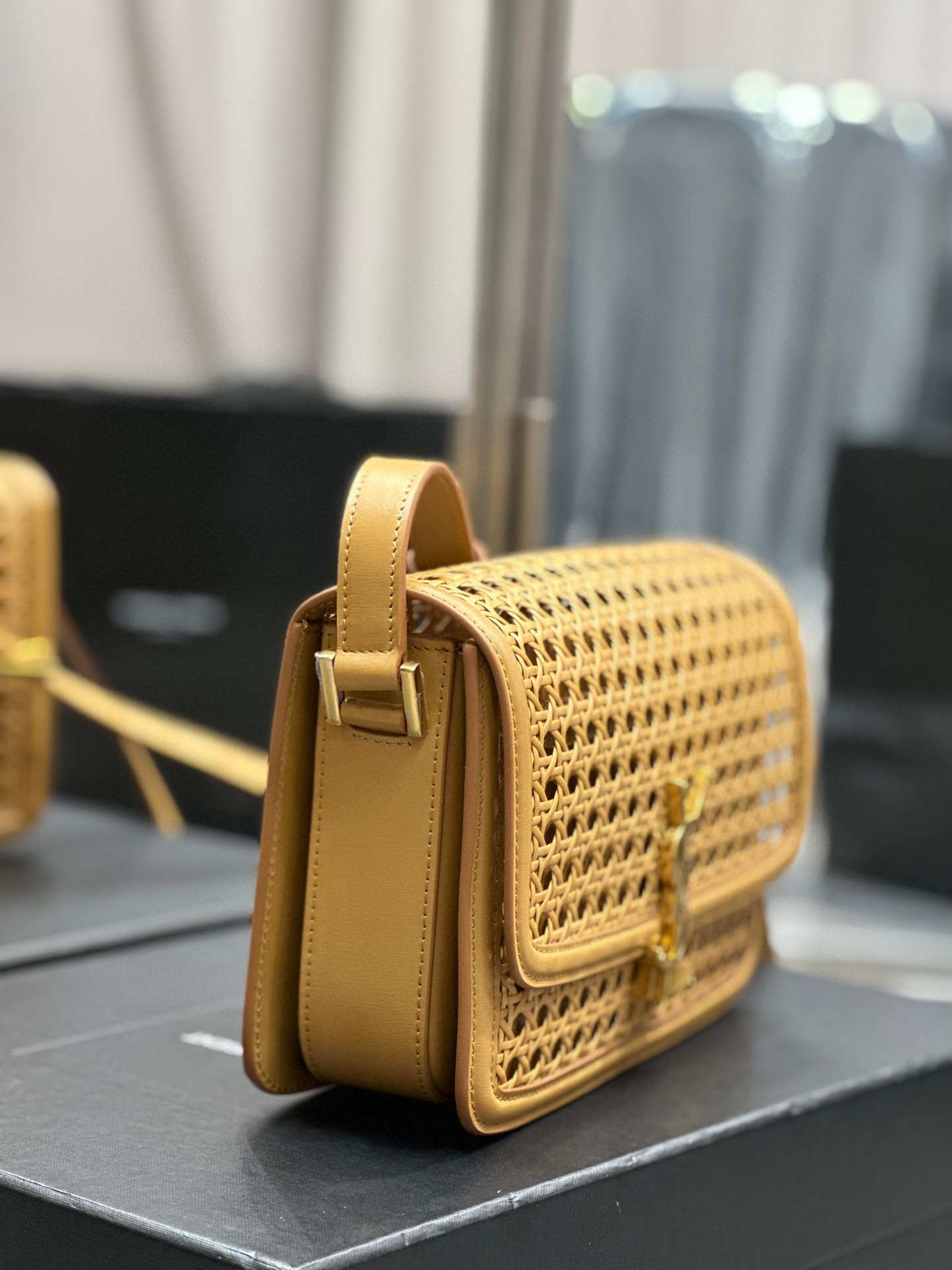 Borsa intrecciata in bambù Yves Saint Laurent Dimensioni: 23*16*6cm