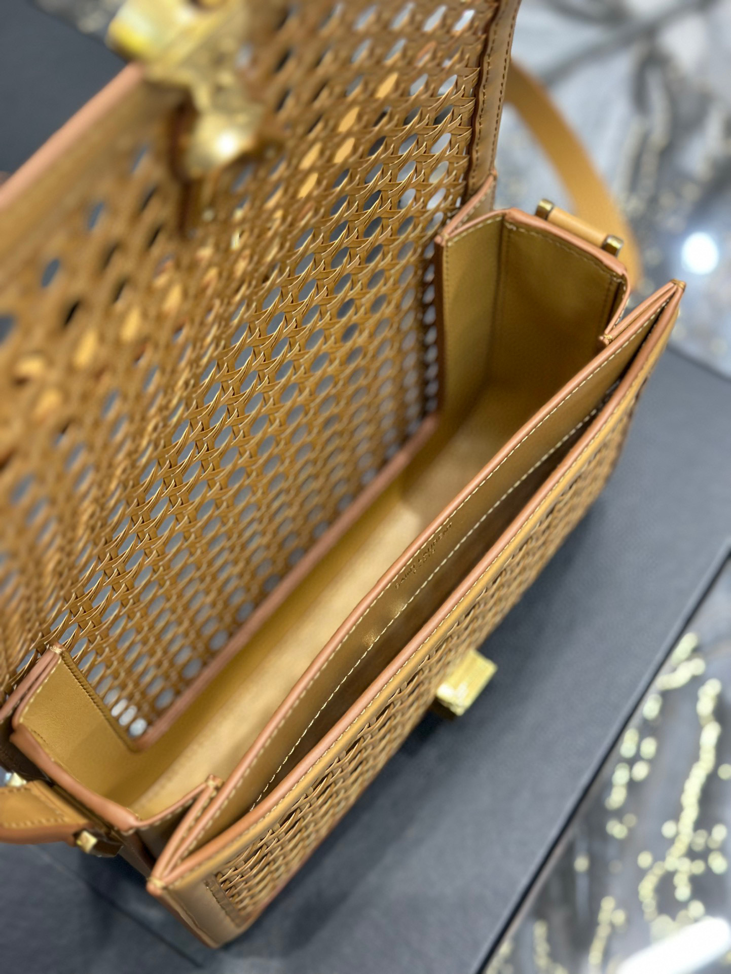 Borsa intrecciata in bambù Yves Saint Laurent Dimensioni: 23*16*6cm