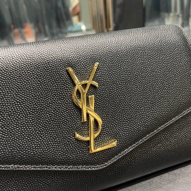 Yves Saint Laurent Mini-Umschlagtasche Größe: 19 x 12 x 4 cm