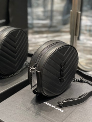 Yves Saint Laurent vinyle bag  Size：17*17*5.5cm