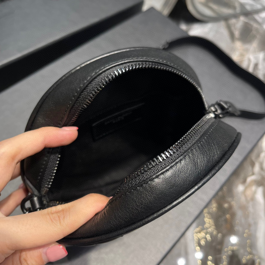 Yves Saint Laurent vinyle bag  Size：17*17*5.5cm