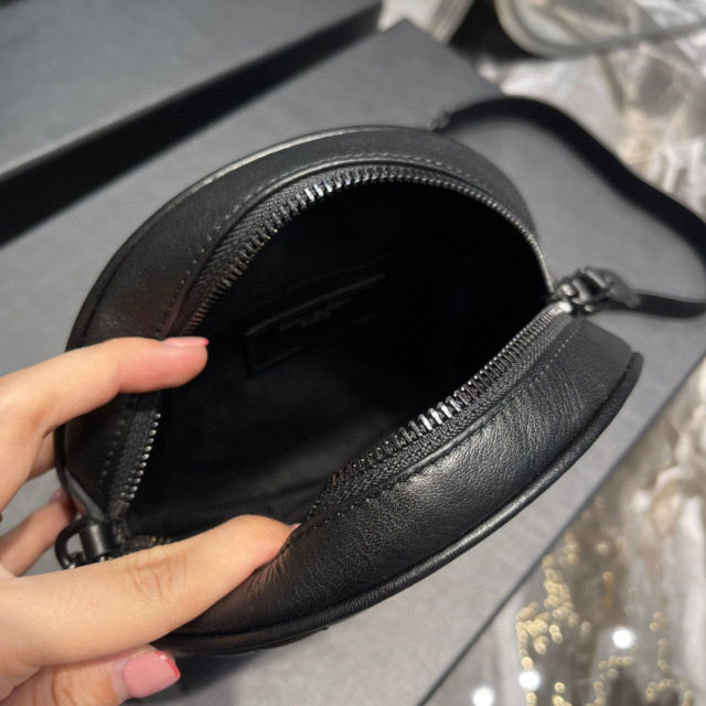 Yves Saint Laurent vinyle bag  Size：17*17*5.5cm