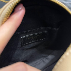 Yves Saint Laurent Vinyl-Tasche Größe: 17 * 17 * 5,5 cm