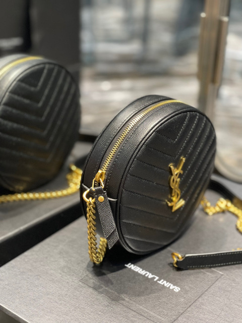 Yves Saint Laurent Vinyl-Tasche Größe: 17 * 17 * 5,5 cm