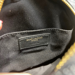 Yves Saint Laurent Vinyl-Tasche Größe: 17 * 17 * 5,5 cm