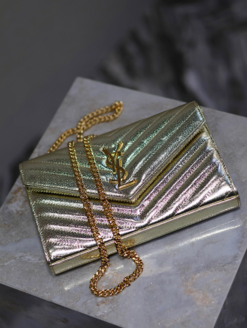Borsa a busta Yves Saint Laurent Dimensioni: 22,5*14*4cm
