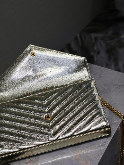 Borsa a busta Yves Saint Laurent Dimensioni: 22,5*14*4cm